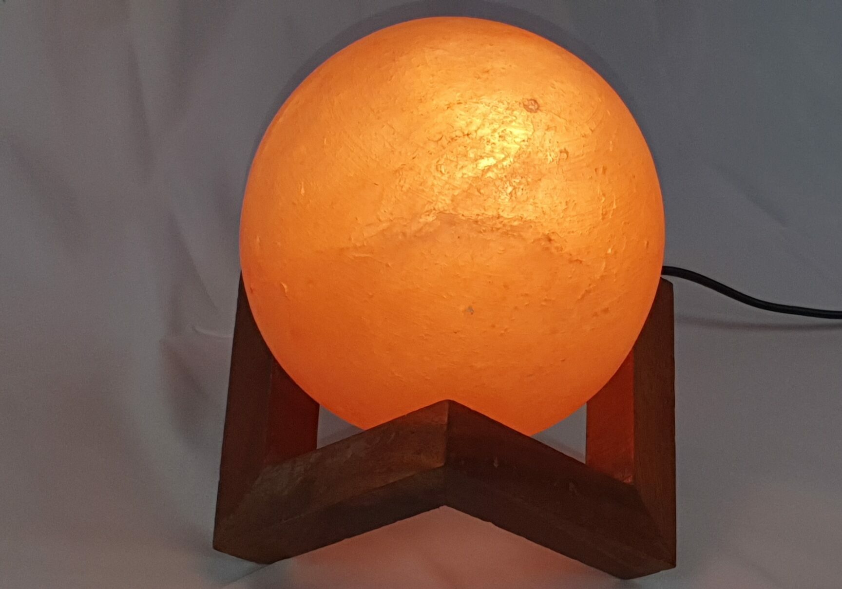 Lampe de sel l'himalaya forme SphŽre 3kg avec cordon d'alimentation et  ampoule. Pr te ˆ l'emploi.