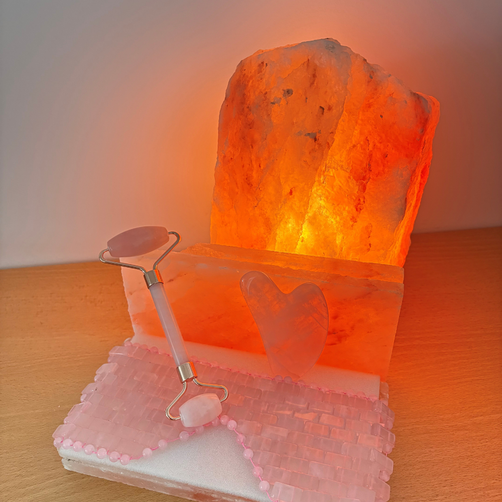 Coffret cadeau Roll on visage quartz rose avec un gua sha et un masque en quartz rose